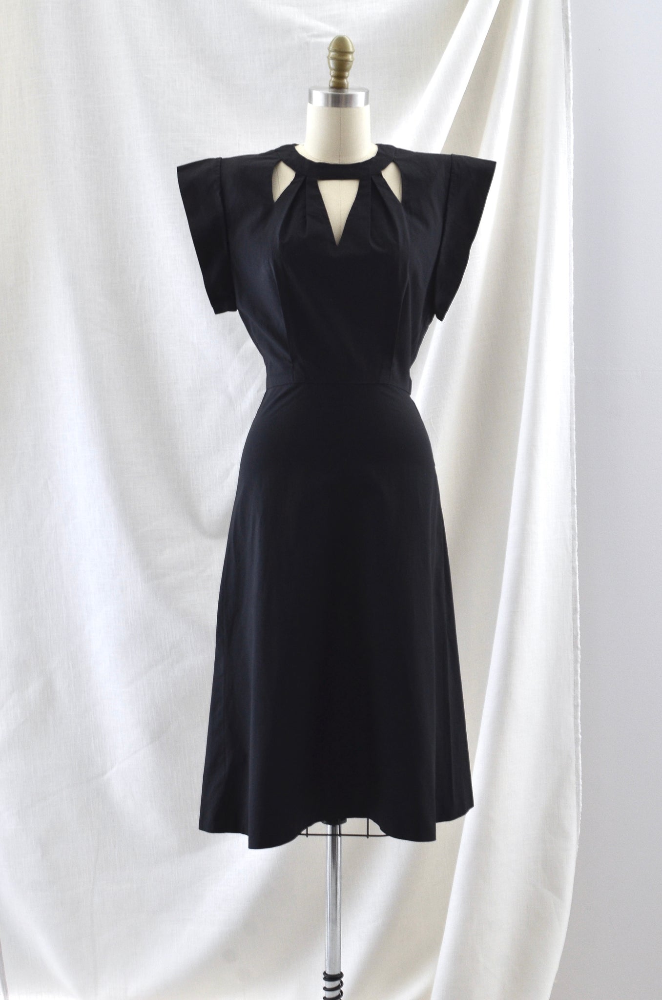 1940's Peaked Sleeve Dress