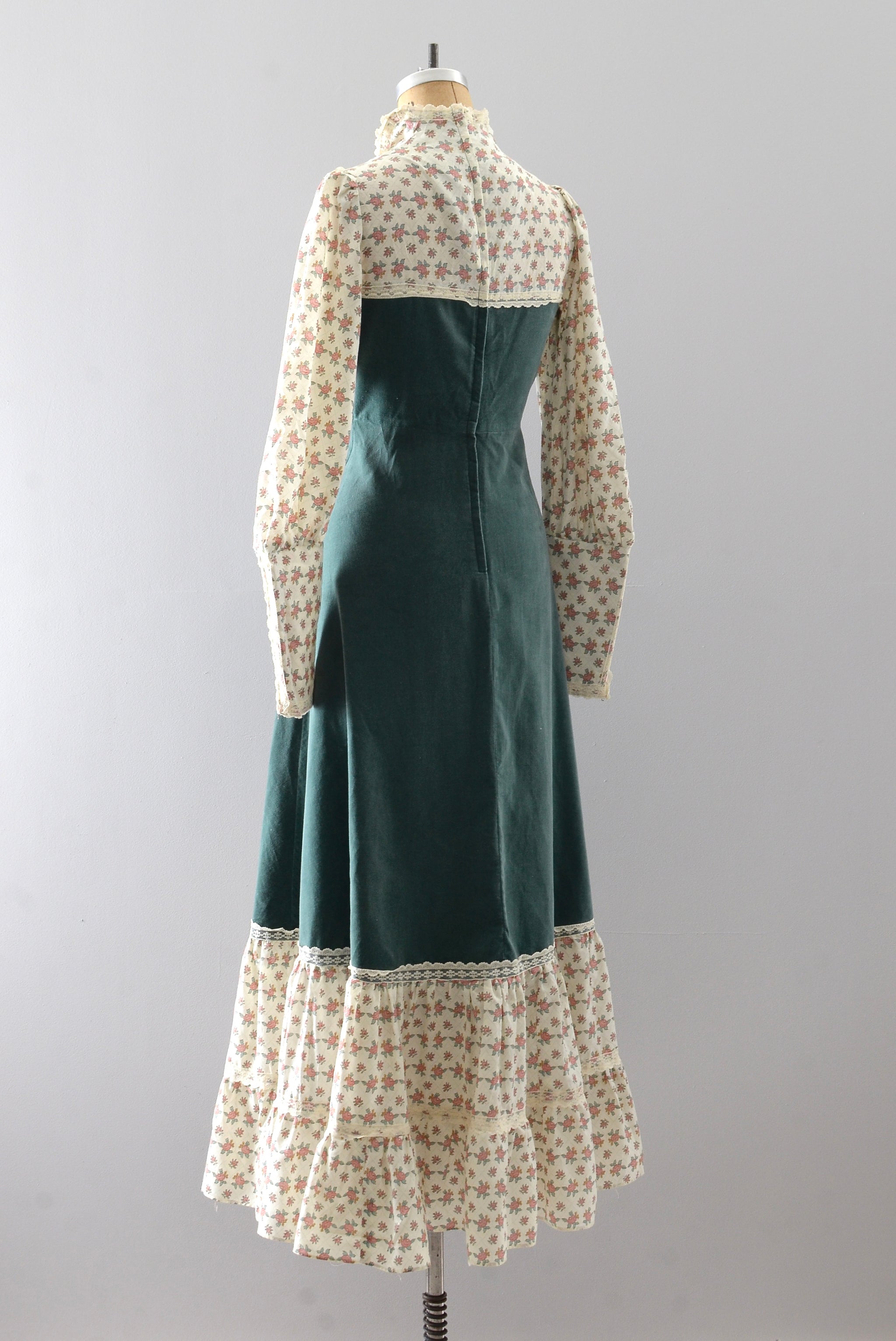 green emerald velvet dress Vintage 1970's "Gunne Sax by Jessica McClintock" Green Calico Midi Dre   Retroland Originals