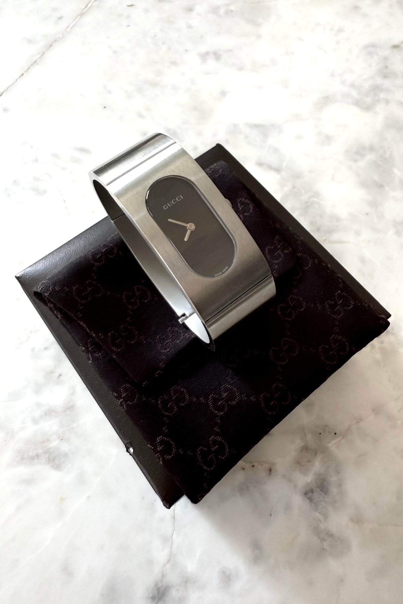 Gucci Watch Bangle 2400L