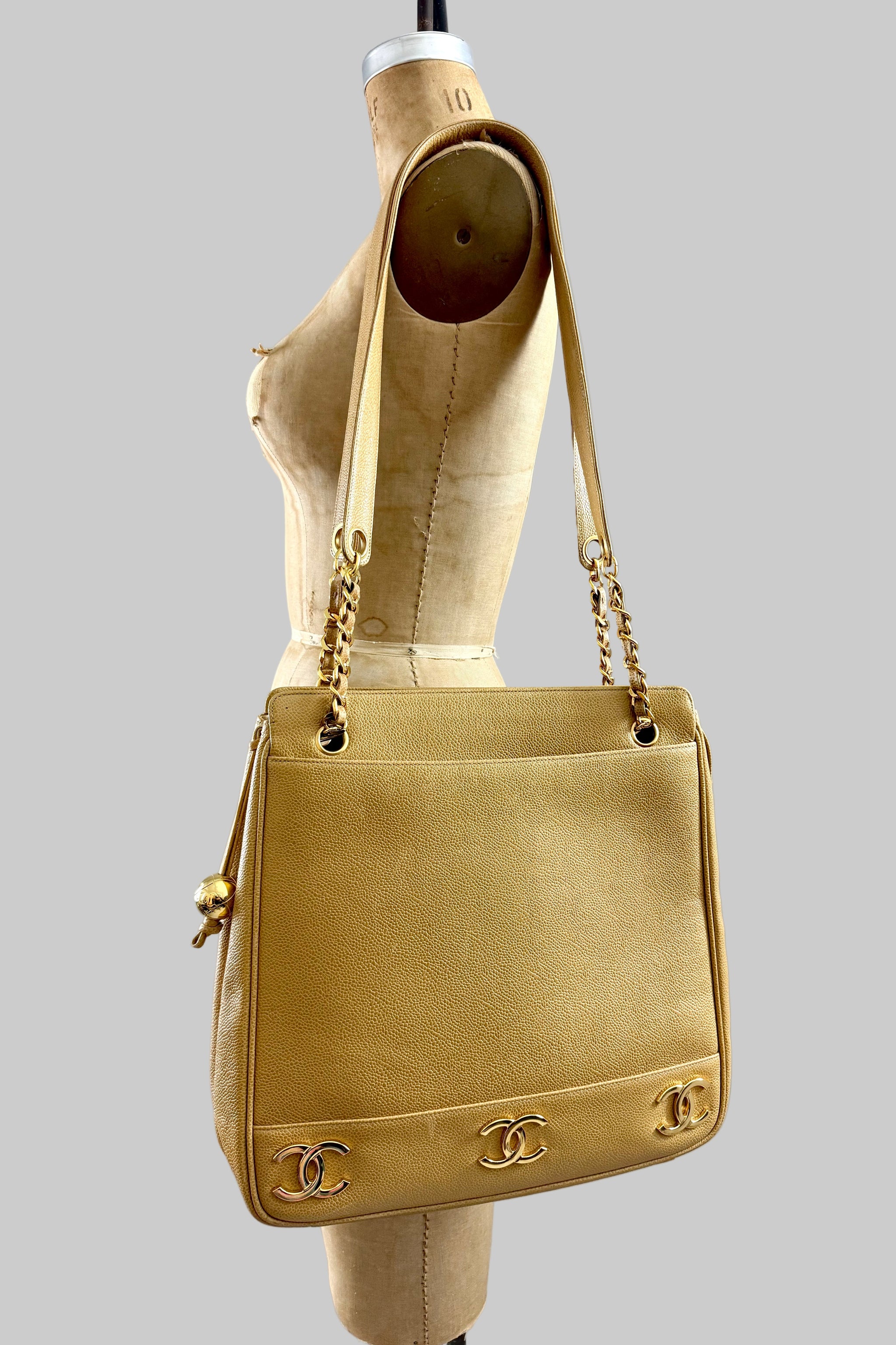 CHANEL Vintage Pink Triple CC Caviar Bucket Bag with 24K gold hardware Chanel Pink Caviar Mini Bucket Bag – Modaselle main image 2