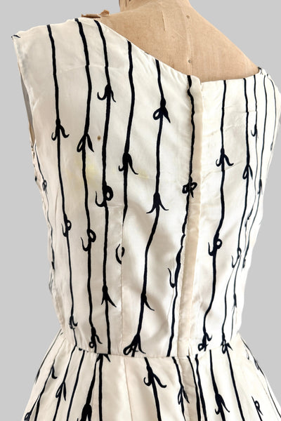 SPRING CLEANING - 1960s Dress