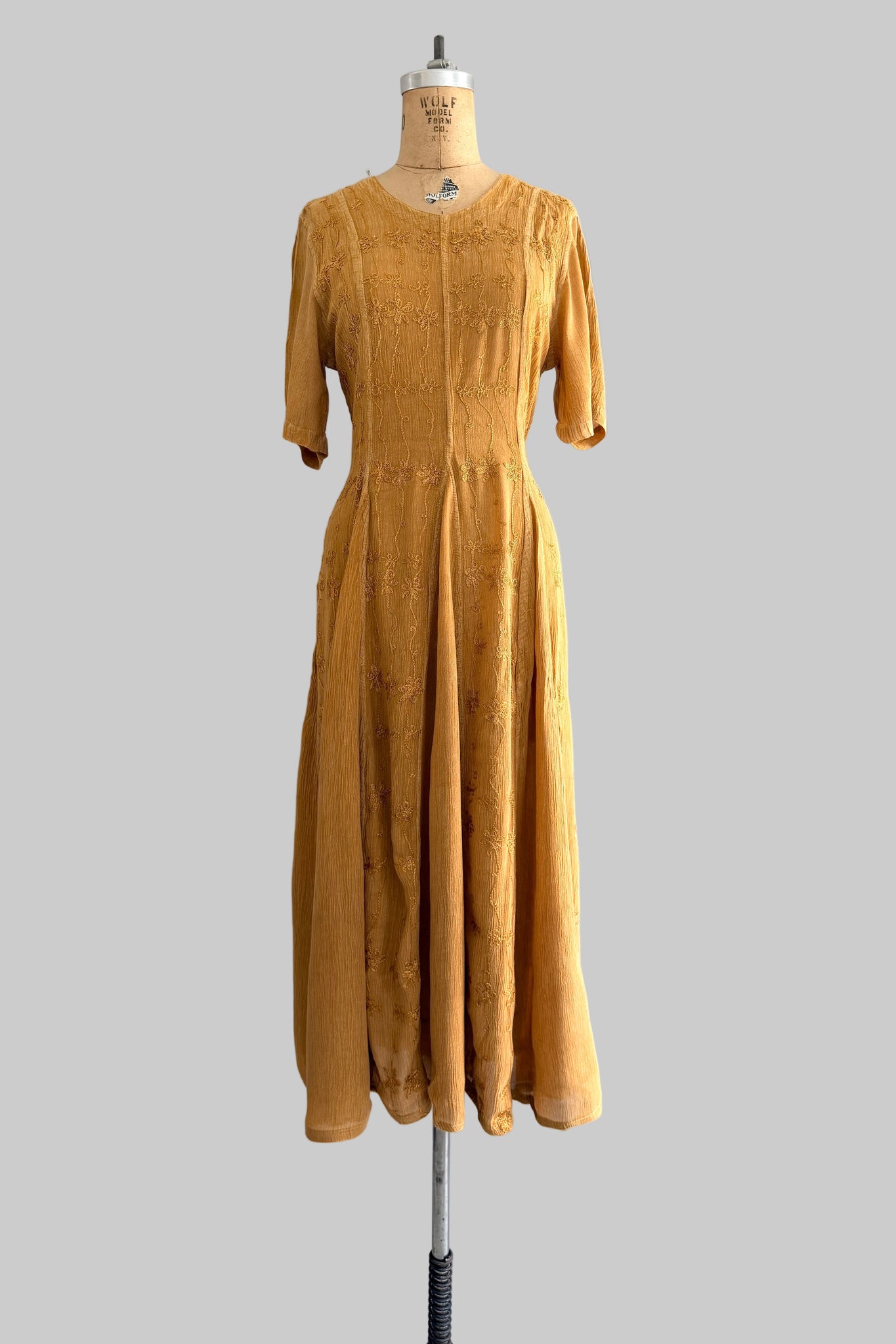 90s embroidered dress Vintage Color:Ecru/Gold