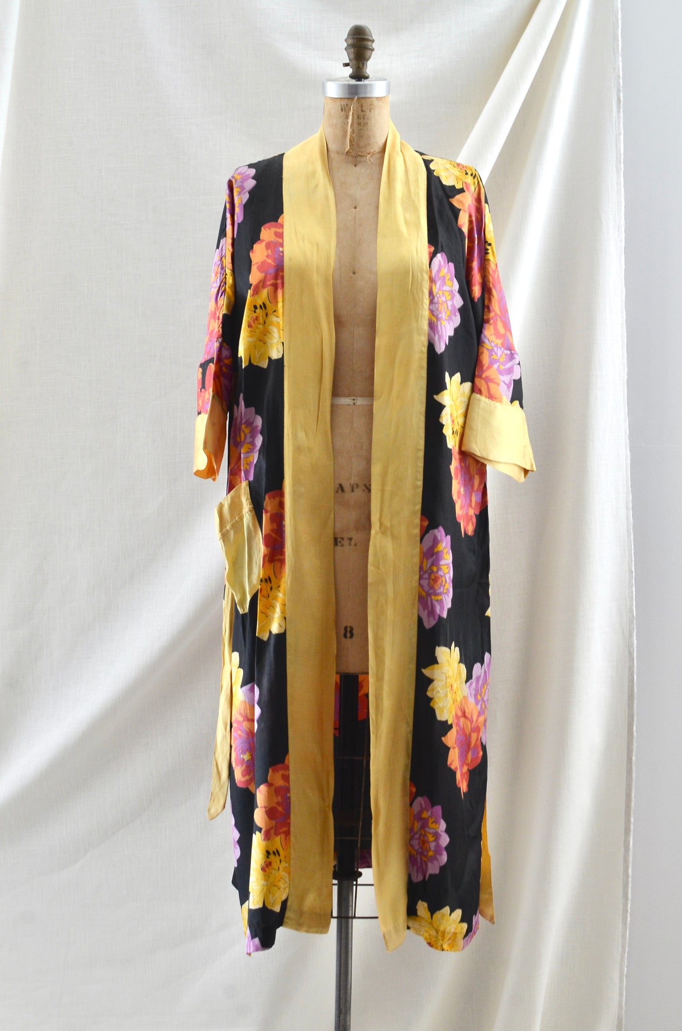 Vintage 1930's Large Scale Floral Kimono Robe