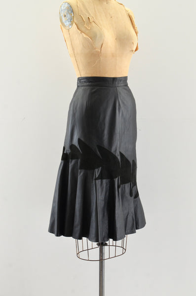 Flared Leather Skirt / XS S