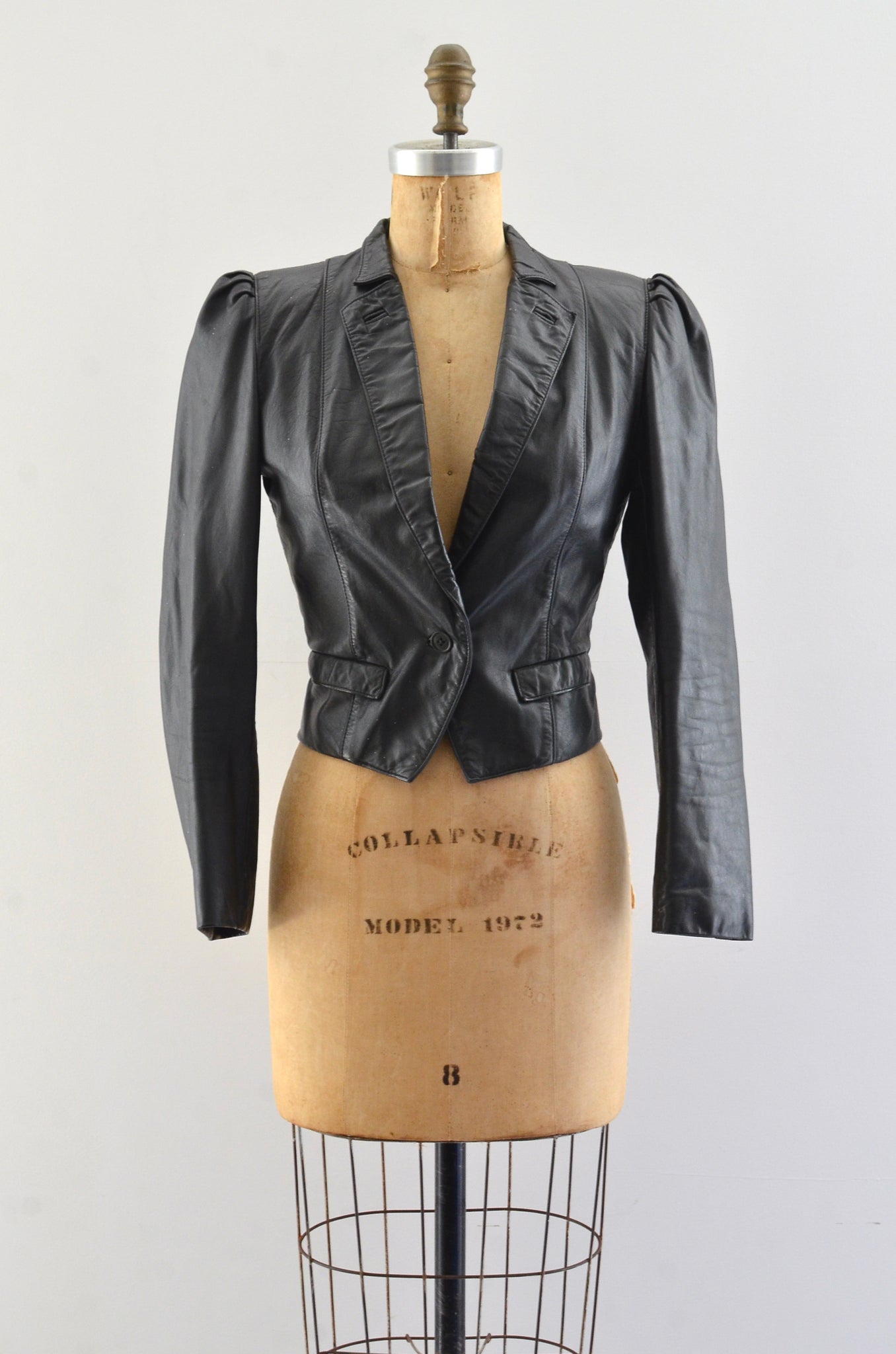 Vintage Cropped Leather Jacket / XS S